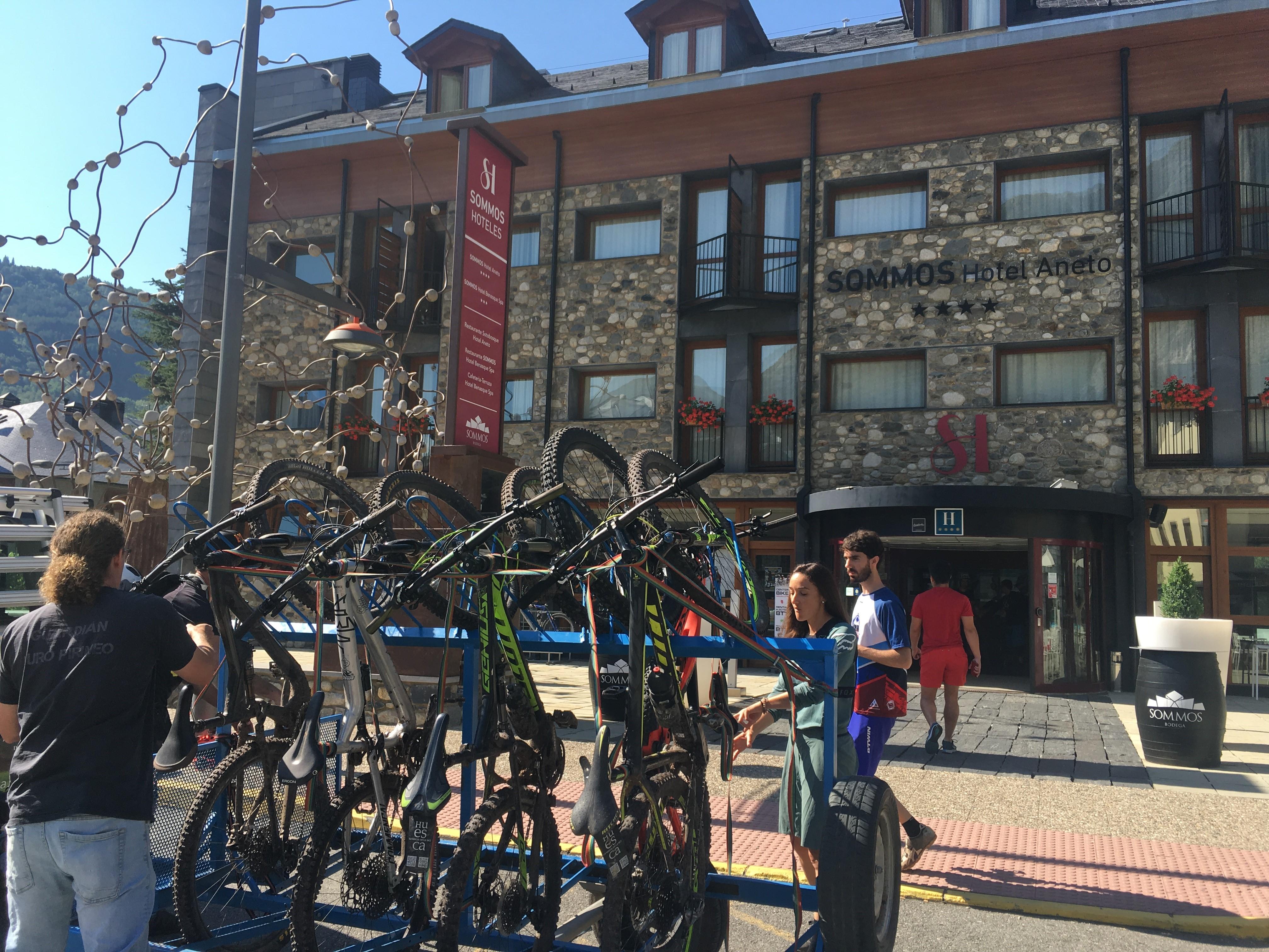 Sommos Hotel Aneto Benasque Exterior photo