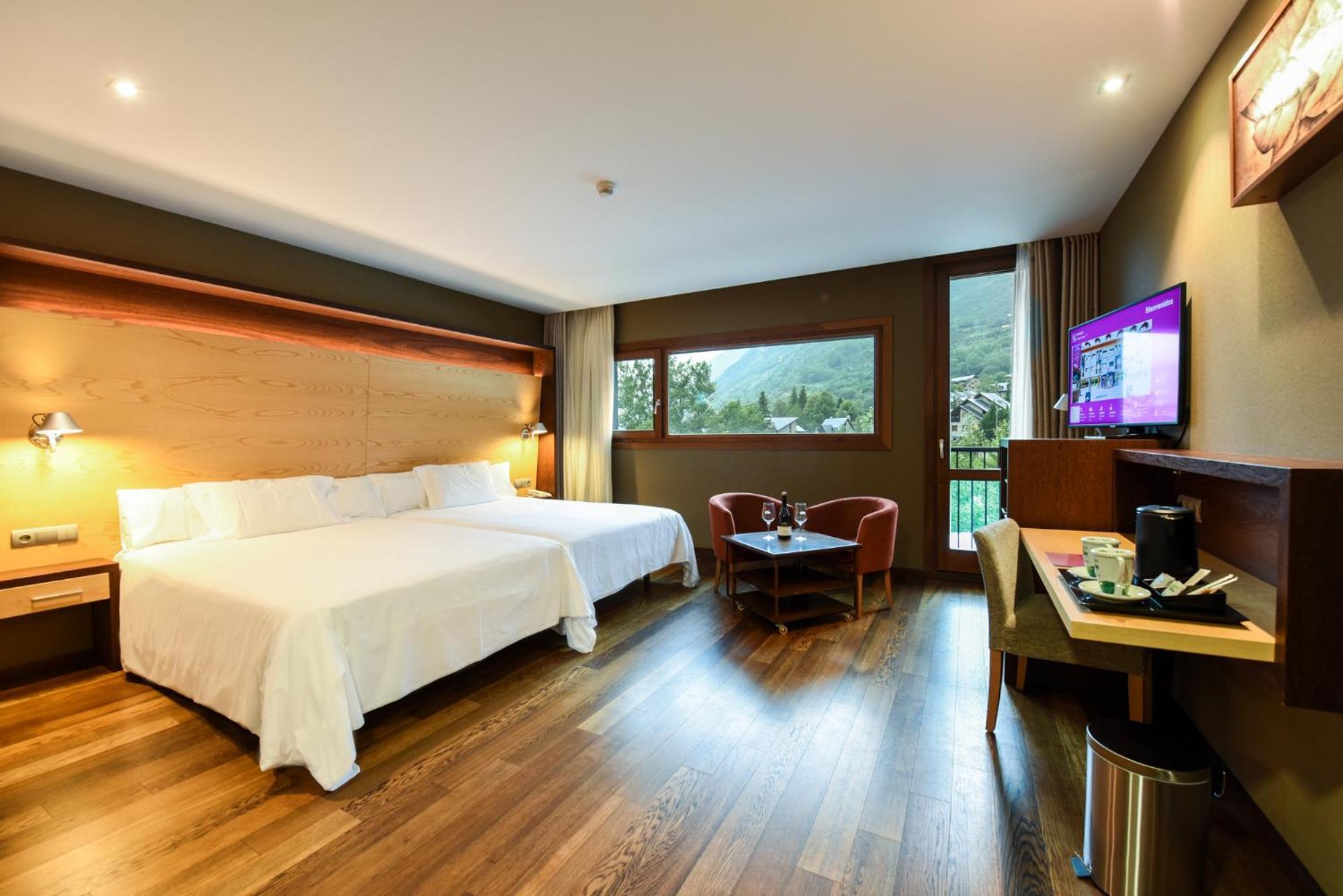 Sommos Hotel Aneto Benasque Exterior photo
