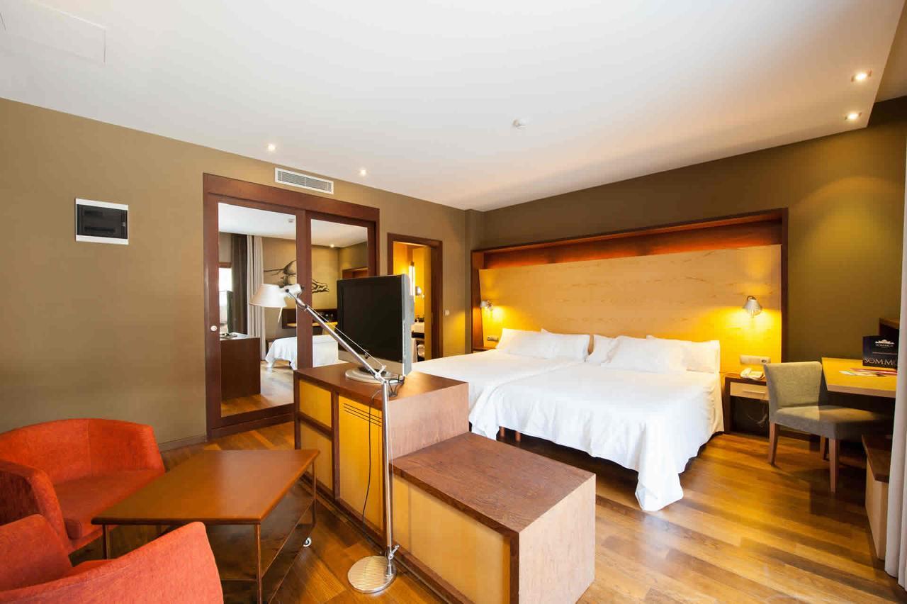 Sommos Hotel Aneto Benasque Exterior photo